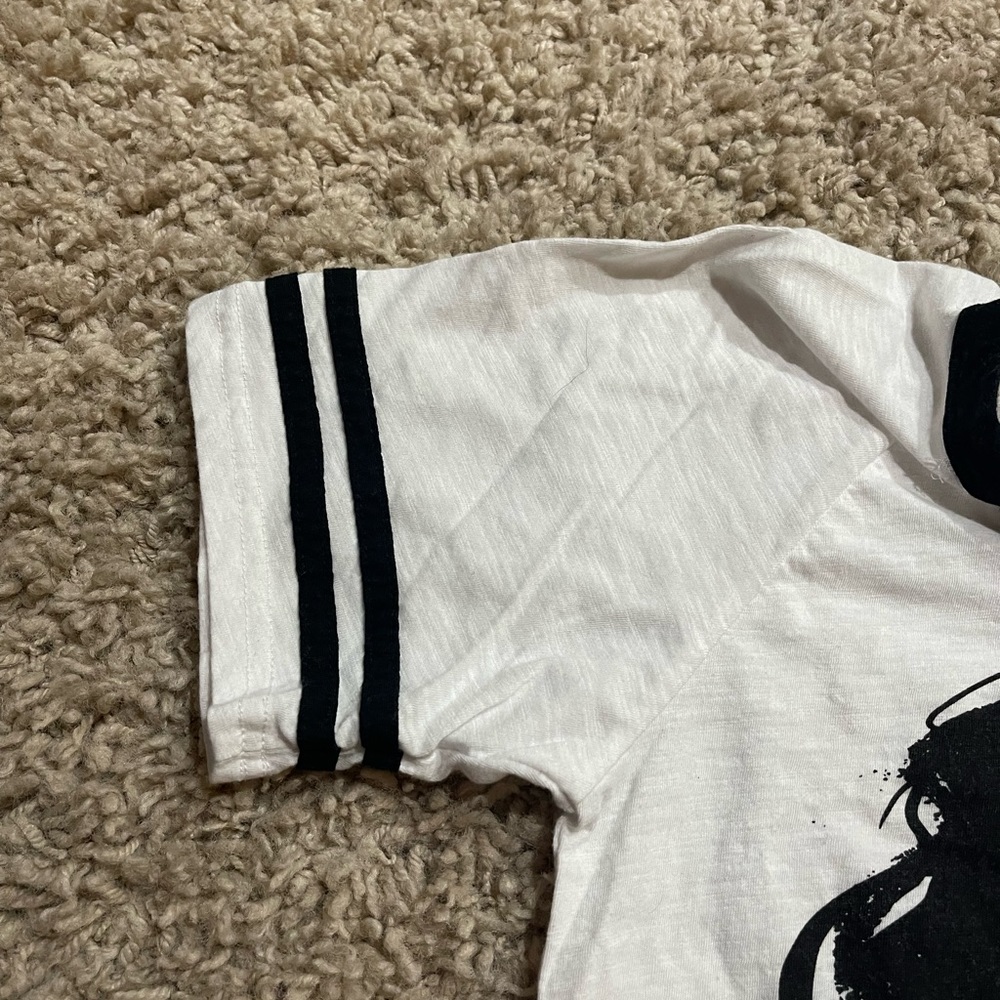 Disney Cruella White and Black Woman’s Small T-Shirt - Picture 2 of 4